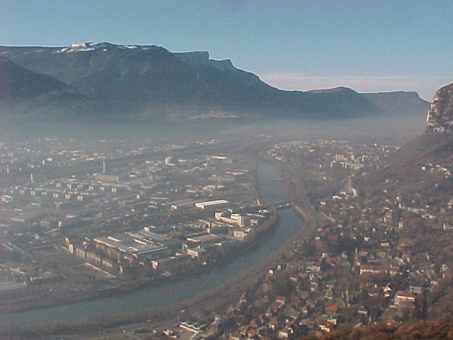 Grenoble showing ILL and ESRF - &copy; Jonathan Wasse 2003